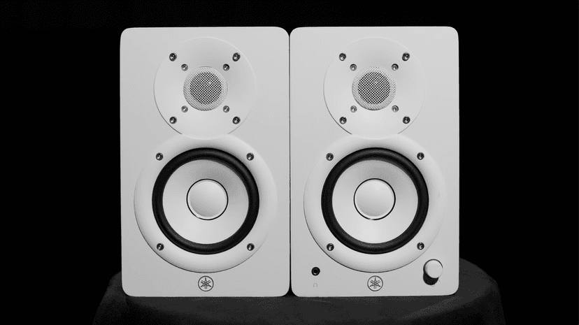 Yamaha HS3 Powered Studio Monitor in Black, Pair (HS3 B)