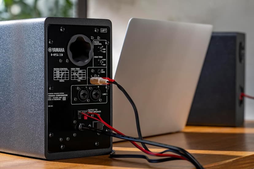 Yamaha HS3 Powered Studio Monitor in Black, Pair (HS3 B)
