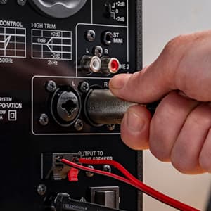 Yamaha HS3 Powered Studio Monitor in Black, Pair (HS3 B)