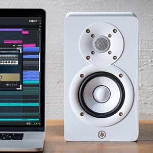 Yamaha HS3 Powered Studio Monitor in Black, Pair (HS3 B)